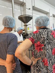 Chocolate maker at Siamaya Chocolate explains how beans go to bars