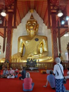 Marvel at the stunning golden Buddha statue in one of Phayao’s most sacred temples.