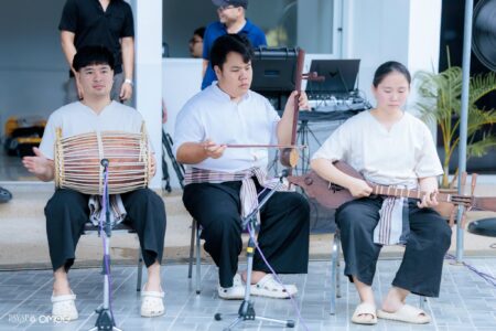 Students from the College of Music perform traditional Lanna music on traditional instruments during the dedication ceremony.